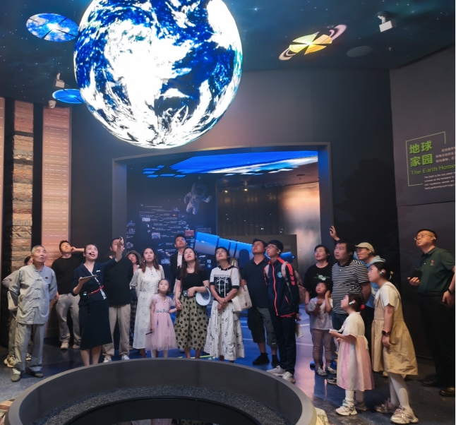 8月16日，機關黨支部組織黨員、青年員工及少年兒童赴青海省自然博物館開展“貫徹新發(fā)展理念 守護美麗青?！敝黝}黨日活動。.png